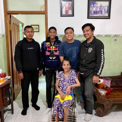 XLII/VIII👮♂️. 18 February 2020 baru buka twitter lagi.