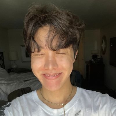 unheard_writes's profile picture. CURRENTLY IN A STATE WHERE I'M DESPERATE TO START A NEW LIFE .