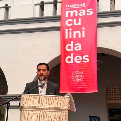 Convencido del diálogo, la tolerancia, la inclusión y la educación como defensa de las libertades humanas. Melómano de nacimiento. Consejero Electoral del @iecm