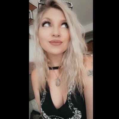 JesiKouture's profile picture. When life gives you lemons, just say “fuck the lemons” and bail.