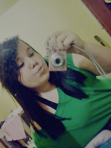 - Eu posso ser quem eu quiser ..
Posso me fαntαsiαr como nos teus sonhos,
ou simplesmente usαr umα mαscαrα com o desenho do meu rosto ..