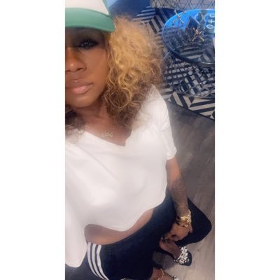 I'm a fashion addict, love to set a trend and move on to the next one. Owner of Whatsupchic
