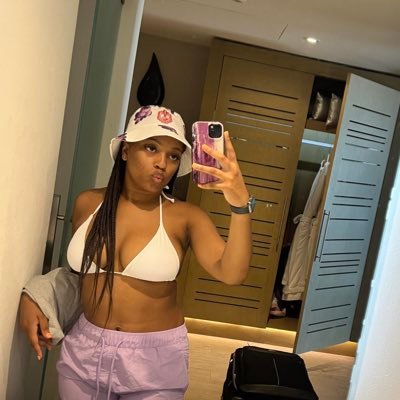 __jaylanicolee's profile picture. UIS Alumna | 🐘🔺