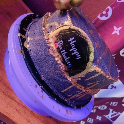 Mouthwatering baker who's good at what she does. 

Your satisfaction is my priority 

Graphics designer| Baker | Event planner...

You follow me I follow back