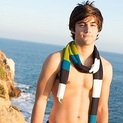 I'm Adam, I'm a student from Ridgeway. I'm all for Seddie... Not Creddie. Yeah, I have a crush on a girl... :)