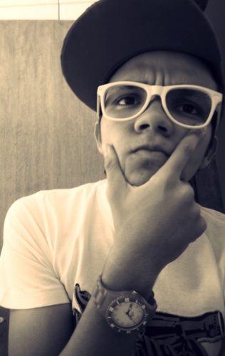 A vida me ensinou a nunca desistir, nem ganhar nem perder, mas procurar evoluir. ♪