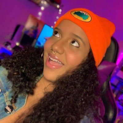 Retro/Variety Streamer 👾 | Singer 🎶 | Neurodivergent 🧠 | (she/her) 🌈 | Afro-Latina 🇵🇷🇩🇴 | @TheRogueEnergy Partner 🍓 | Business: paramixzeph@gmail.com ✨