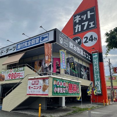 尼崎のネットカフェと言えば　「Bbカフェ名神尼崎店」
名神尼崎ＩＣ近くのインターネットカフェです。  マンガ・インターネットの他にもビリヤード8台・ダーツLIVE3　6台・777ターボ機・etcをご用意しております。  
無料モーニング・ソフトドリンク・ソフトクリームも飲み放題＆食べ放題　スープバー　鍵付き完全個室