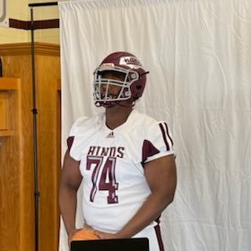 jarred caston 6’4 300 o-line class:2023 Hinds cc jcas4151@gmail.com