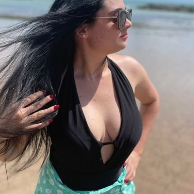 Psicóloga, Gateira, Empreendedora e Uma grande gostosa.
Faça terapia, beba água, ame os animais e tenha consciência política.