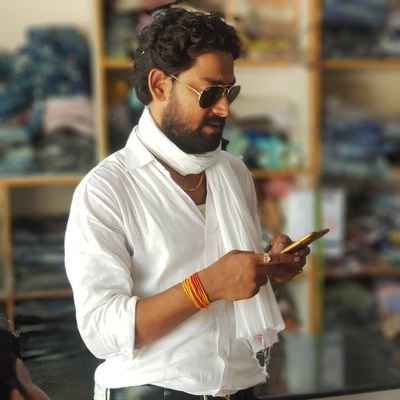उड़ने दो मिट्टी कहा तक जायेगी।
हवा का साथ छुटेगा जमीन पर ही आयेगी।