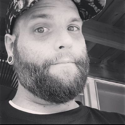 evad_rengaw's profile picture. I'm a useless pile of carbon