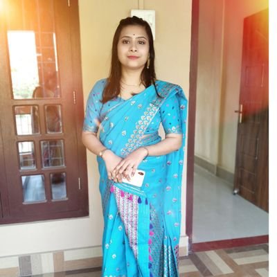 dhunu_puwle's profile picture. #পৃথিৱীৰ কোনো "দুখ"  #দুখ হৈ নাথাকে, যদিহে সেই দুখ #মোৰ পৰা #আমাৰ লৈ ৰূপান্তৰিত হয় ।
     হেপাঁহেৰে ঠন ধৰি উঠা মৰমলগা সম্পৰ্কবোৰ সুদীৰ্ঘ ....যুগমীয়া হ‌ওঁক ... .