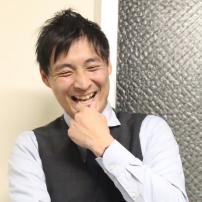 AWESOME株式会社 専務取締役|採用コンサルタント|
5歳からサッカーを始め、大学卒業後もプロを目指し社会人でプレーをするもプロ入りは実現せず。その期間に選手として社会人として経験をしたことを伝えていきたいと想い、AWESOMEへ。一人ひとりが活躍するフィールドを最高な形でサポートします。趣味は旅行と食べ歩き