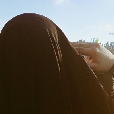 إجازة من الجامعة الإسلامية في المعلوماتية الإدارية.
كن كالنحلة إذا أكلت أكلت طيبا وإذا وضعت وضعت طيبا وإذا وقعت على عود لم تكسره.