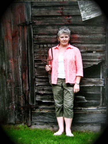 tarot999's profile picture. happy on the way