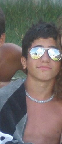 Quero que a sorte me ajude Nas batalhas que eu travo Mas do berço ao ataúde Vou manter minha atitude