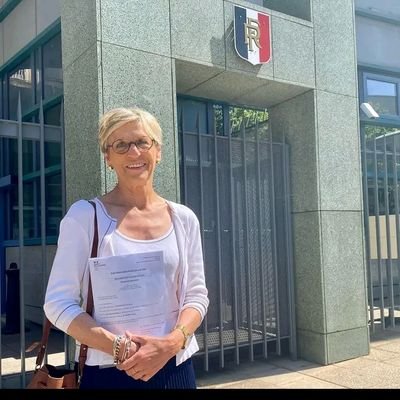 elizabethduros1's profile picture. Service financier non remboursable