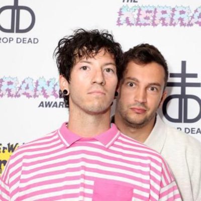 blurrygolden's profile picture. stay alive ⊬ tpwk. 🏠