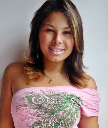 Escorpiana,Estudante de nutrição,adora cantar,sair,estudar,ciumenta e com genio forte ;D