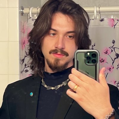 Severe Coffee Addict. Chemistry Grad. Typical VtM Storyteller that's malevolent and potentially unstable. Loves emotionally damaging videogames.