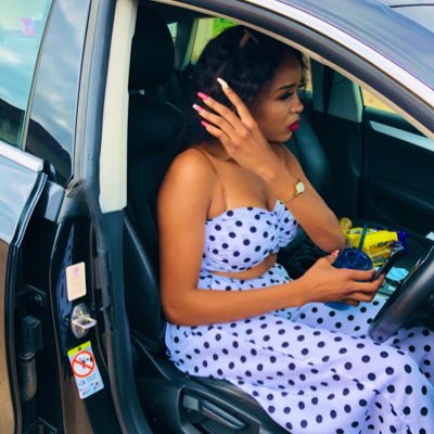 i'm a close book 💌 |God's favourite daughter |a model | promoter |cheerleader |actress | part of GOLP organisation | student 📚| Funny 🤗| single😎.