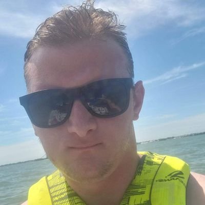 Network Engineer🤓
Gamer/Streamer
My Name is Jeff...
I like roller coasters😎
Twitch Affiliate
https://t.co/XSerJuUmQl