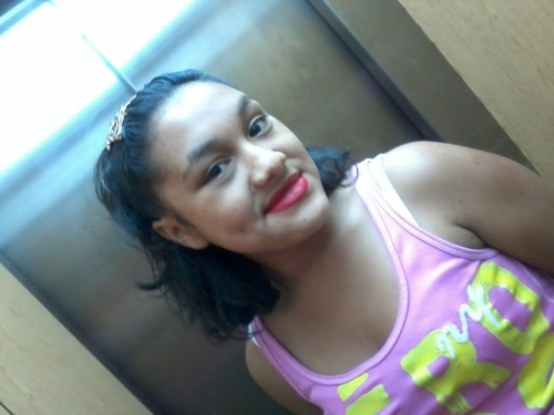 love to read, love to dance, to sing, drawing, single, iam 5 feet, favorite colors blue, n green, love someone important... ME!!! LMAO :D