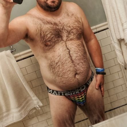 38m / Gay 🌈 / He/Him / SE Michigan. Engineer, introvert, chronic masturbator. DMs open.