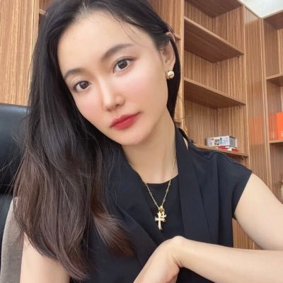 I want to go to a beautiful future with you 💕 If you want to know more about me ,you can add my Line ID:weiwei451997
