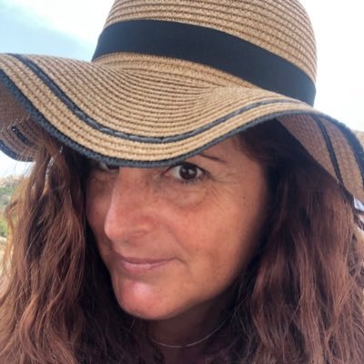 RenaRoby's profile picture. Corro per mio figlio, volo per il lavoro, ma appena mi fermo ammiro la mia bella isola.... Amo l'uomo che mi ha fatto capire cosa vuol dire essere Amata.....