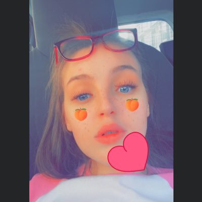 LucyEmslie02's profile picture. 22 x , complicated ❤️