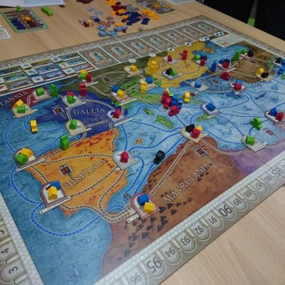 ボードゲームの情報収集と遊んだボードゲームをつぶやくのがメインです。面白そうなの遊んでる人見かけたら無言フォロー失礼してます。また、お気軽にフォローください!