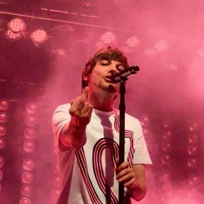 onelourrie's profile picture. have you got any vacancies? @lirryhoran