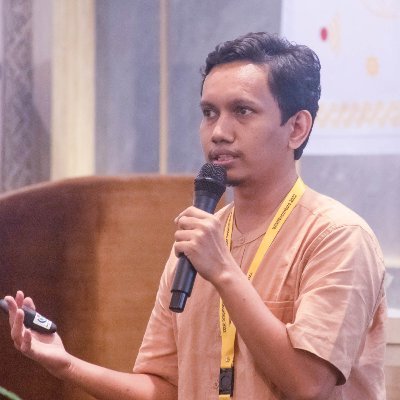 Akun twitter Rachmat. Bagian dari @wikimediaid. Berpartisipasi di Wikipedia, Commons, Wikidata. Kadang-kadang menjadi pramudi Volvo FH16 atau berkeliling foto.