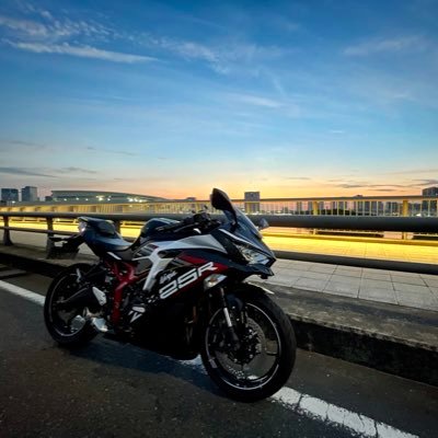 定期的にスイーツ会をしないと倒れる甘党。PCパーツのショップ店員じゃなくなった自作er。車歴:S2000(廃車)→S2000+80スープラ→ネコ+ZX-25R SE+Bianchi ARIA。バイクやロードバイク乗ってる方無言フォロー失礼します!