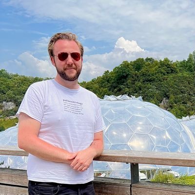 Matt, 31. Corals, Fish, Aquariums and the Occasional Emotional Outpour About Pokémon.