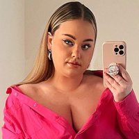 Chloe (@chloeincurve) 's Twitter Profile