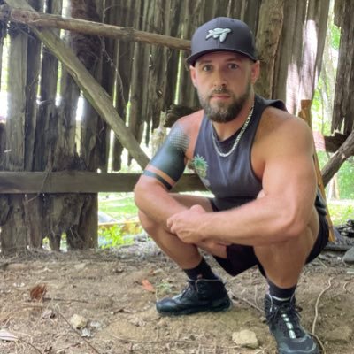 Verse fist pig craving a good stretch from fists or a big cock to wear me out and fill me up like a cream filled donut. Anyone wanna save loads for me?!?