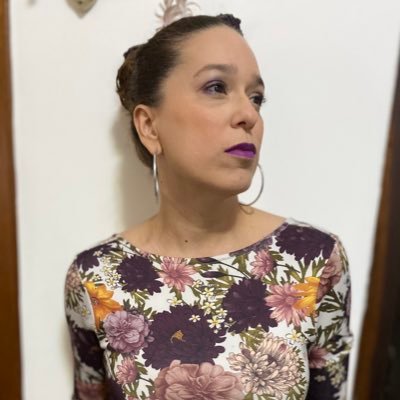 atriz e colunista literária (e agente literária também)