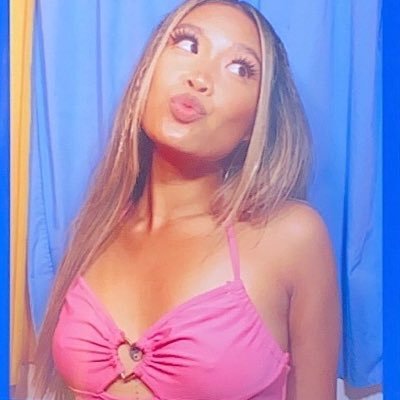 tvrynreyes's profile picture. we can throw hands and boogie | she/her