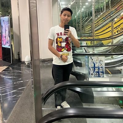 gogoi_keshav's profile picture. Pain makes you stronger, tears makes you braver, and heartbreaks makes you wiser, so thank the past for a better future.
