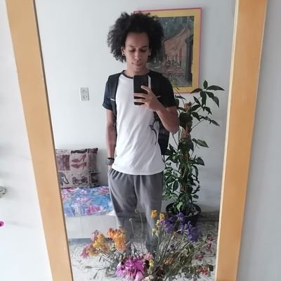 AndrezGuerrero_'s profile picture. - Estudiante de Física, Matemática pura, Universidad del Valle - Tecnologo en Mecatronica - Tenis de mesa - Guitarrista - 
En ese orden.