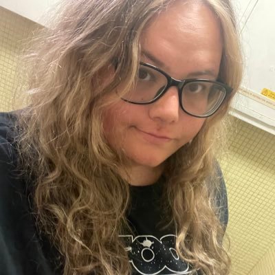 calks93's profile picture. 💗💜💙