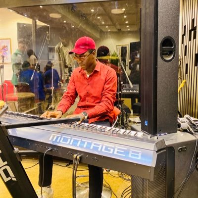 Musicologist #oaugraduate#
Music Consultant and director
Multi-instrumentalist....vocal coach 
IG @the_tellah
gmail : Samuel.tellah@gmail.com
08145906141