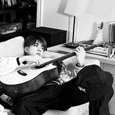 avocadocincauu's profile picture. healing = menulis.