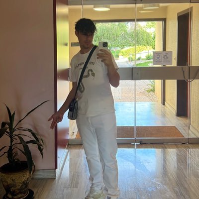 gabinatko's profile picture. 🖤