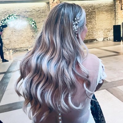 tayhansen14's profile picture. • kinda classy • kinda sassy •