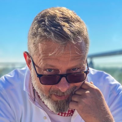 I am a highly experienced creative director. I’ve worked in the most creative and demanding agencies. Now I'm with SAP Fioneer.