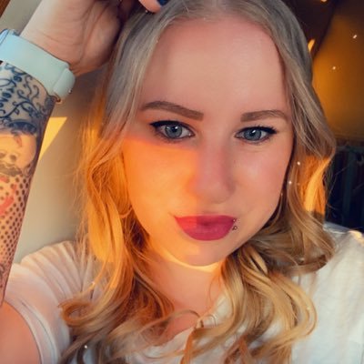 someonelikevani's profile picture. Gaming 🎮 , Katzen-Mama 😻, Gronkh & HWSQ - Liebhaberin , Rock Göre 🤘🏻#LaFamilia ❤️ 2O.O6.2O35 ❤️